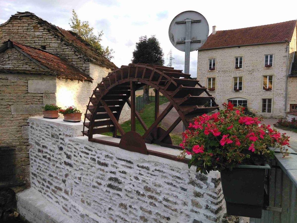 Moulin De La Fleuristerie Bed & Breakfast Orges Exterior photo